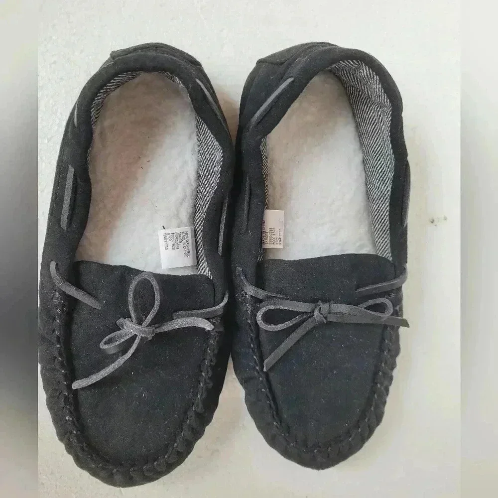 Cat & Jack Black Faux Suede Moccasin House Slippers Kid's size 2 Fur Lining